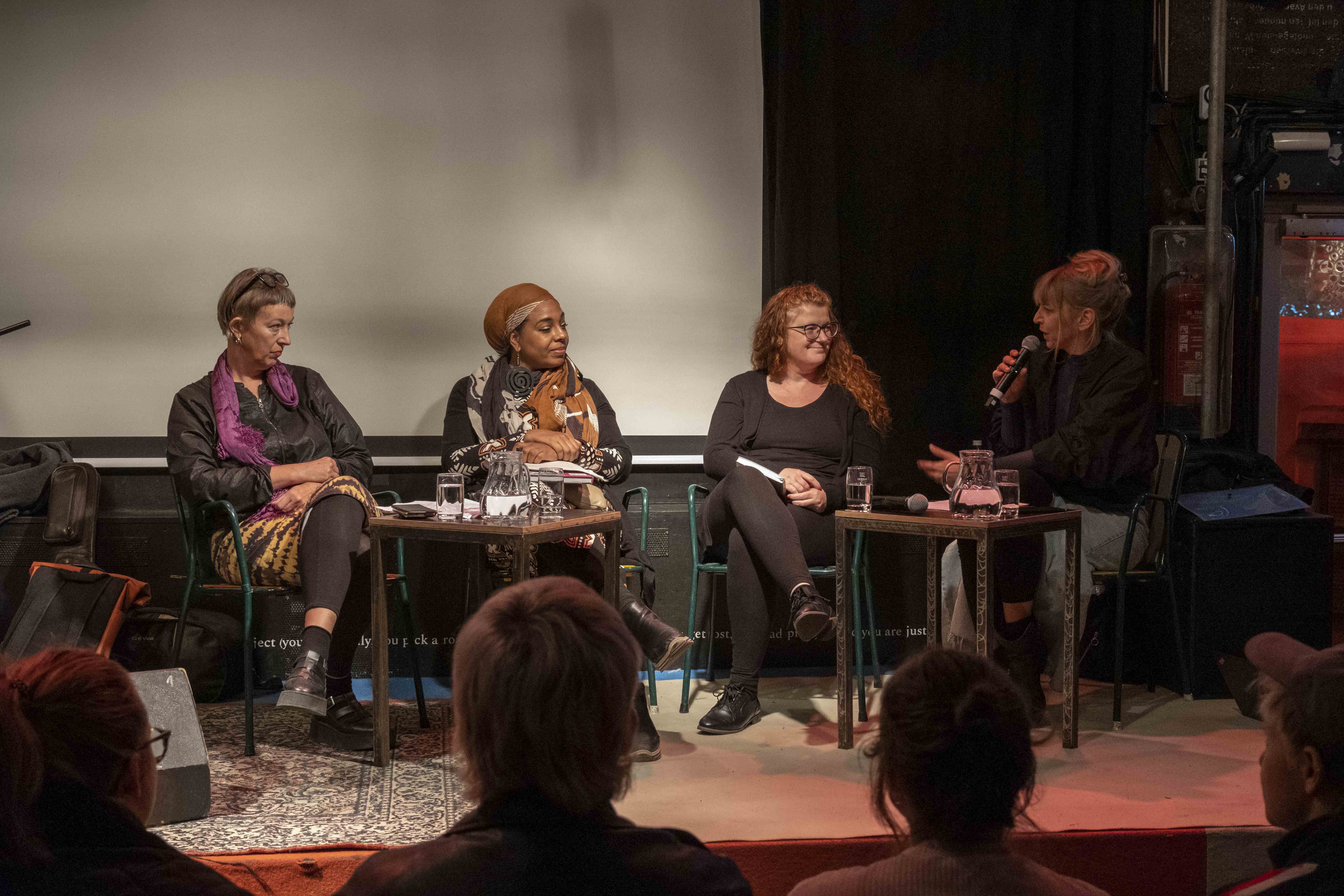 Podium: Susi Rogenhofer (IG Kultur Wien), Araba Johnston-Arthur (Sozialwissenschafterin), Betina Aumair (Autorin), Ivana Pilić (Moderation)