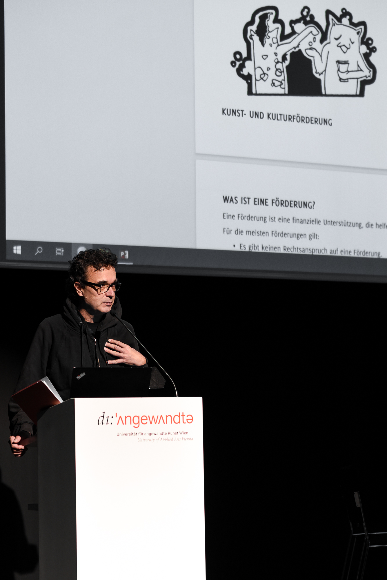 Foto: eSeL.at – Joanna Pianka Gerhard beim Vortrag auf der Angewandten
